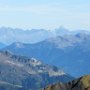 au fonf les Aravis et la Pointe Percée, au milieu le mont Mirantin ?